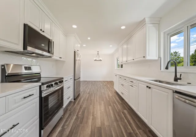 Photo 3 of Single family home for sale at 2572 Sevierville Rd, Maryville, TN 37804 | MLS# 1356432 | Listing updated on 2026-09-23