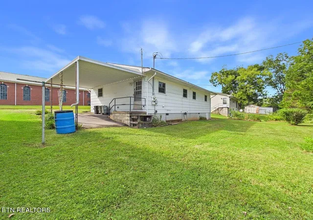Photo 3 of Single family home for sale at 1309 Scott Ave, Etowah, TN 37331 | MLS# 1356451 | Listing updated on 2026-09-23