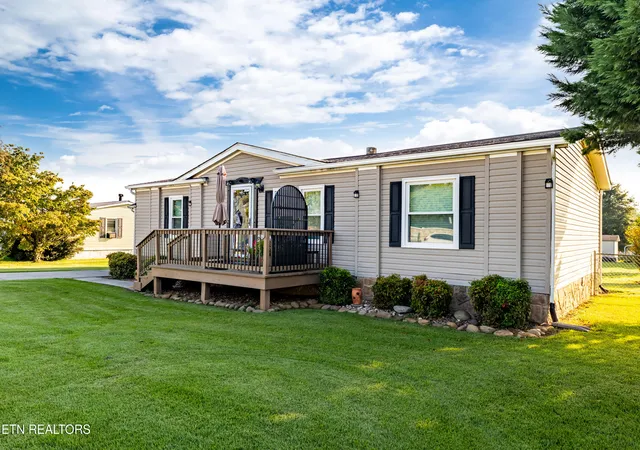 Photo 3 of Single family home for sale at 1021 Ridge View Rd, Maryville, TN 37801 | MLS# 1356619 | Listing updated on 2026-09-26