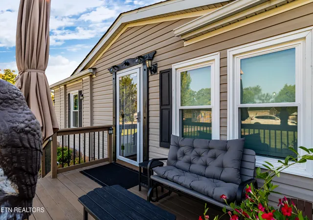 Photo 3 of Single family home for sale at 1021 Ridge View Rd, Maryville, TN 37801 | MLS# 1356619 | Listing updated on 2026-09-26