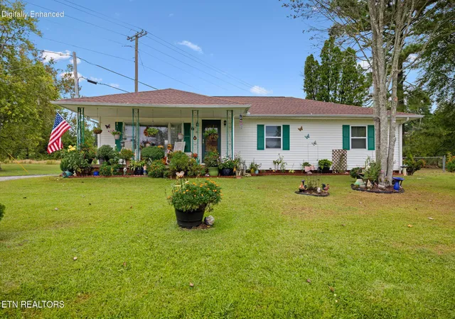 Single family home for sale at 701 Sycamore Ln, Oliver Springs, TN 37840 | MLS# 1356735