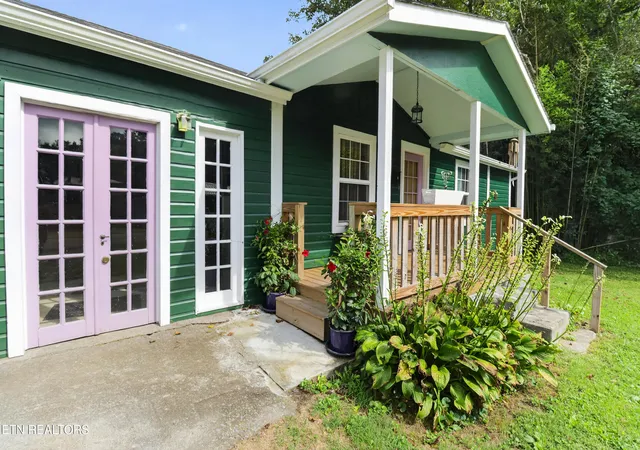 Photo 4 of Single family home for sale at 416 N Brownlow St, Rogersville, TN 37857 | MLS# 1356452 | Listing updated on 2026-09-24