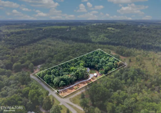 Photo 3 of Single family home for sale at 243 Cinnamon Cir, Crossville, TN 38571 | MLS# 1356459 | Listing updated on 2026-09-23