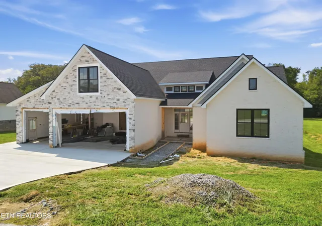 Photo 3 of Single family home for sale at 630 Running Brk Dr, Strawberry Plains, TN 37871 | MLS# 1356468 | Listing updated on 2026-09-23