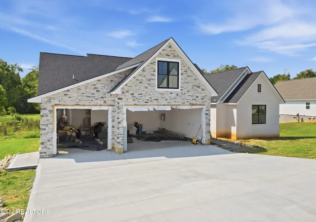 Photo 4 of Single family home for sale at 630 Running Brk Dr, Strawberry Plains, TN 37871 | MLS# 1356468 | Listing updated on 2026-09-23