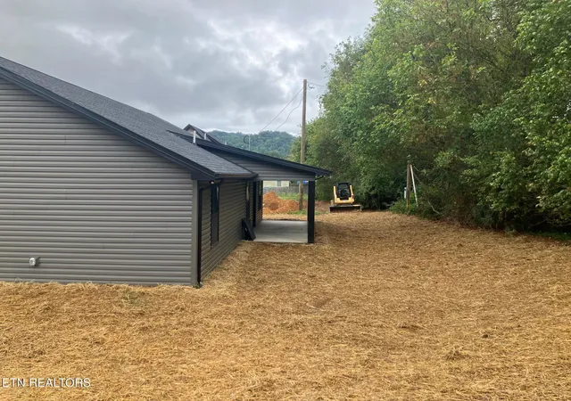Photo 3 of Single family home for sale at 102 Campton Ln, Maynardville, TN 37807 | MLS# 1356463 | Listing updated on 2026-10-07