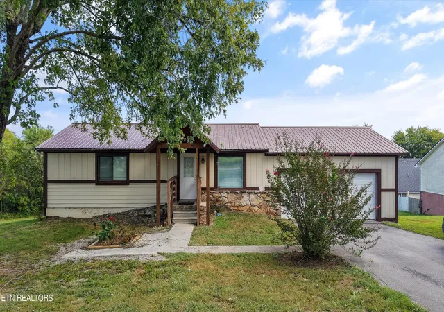 Photo 1 of Single family home for sale at 2882 Boyds Crk Hwy, Sevierville, TN 37876 | MLS# 1356581 | Listing updated on 2026-09-24