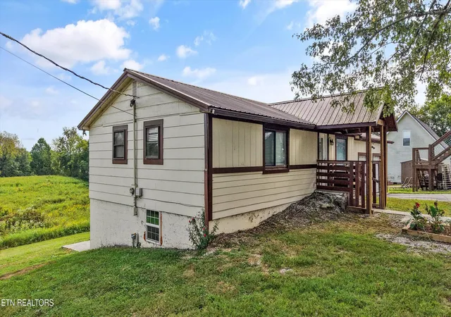 Photo 3 of Single family home for sale at 2882 Boyds Crk Hwy, Sevierville, TN 37876 | MLS# 1356581 | Listing updated on 2026-09-24