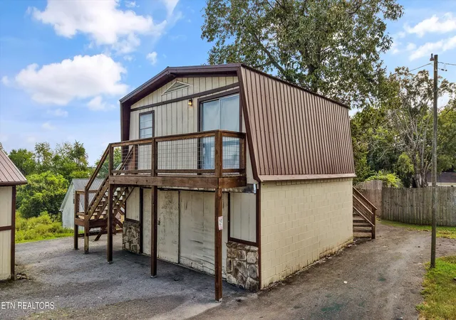 Photo 4 of Single family home for sale at 2882 Boyds Crk Hwy, Sevierville, TN 37876 | MLS# 1356581 | Listing updated on 2026-09-24