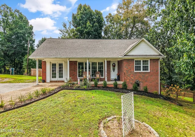 Photo 1 of Single family home for sale at 204 Doyle St, Lenoir City, TN 37771 | MLS# 1356746 | Listing updated on 2026-09-25