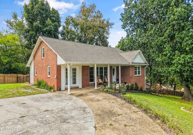 Photo 2 of Single family home for sale at 204 Doyle St, Lenoir City, TN 37771 | MLS# 1356746 | Listing updated on 2026-09-25