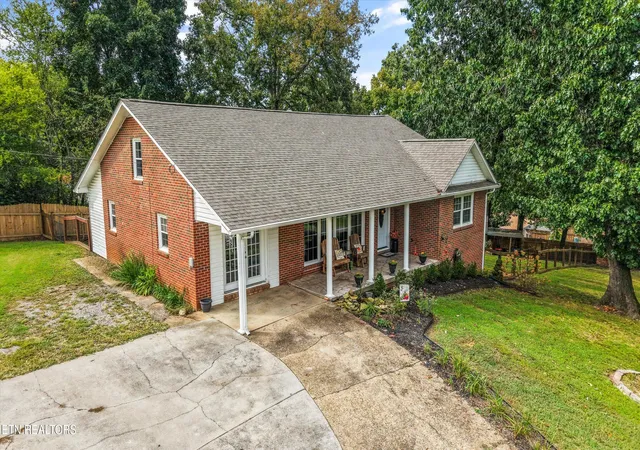 Photo 3 of Single family home for sale at 204 Doyle St, Lenoir City, TN 37771 | MLS# 1356746 | Listing updated on 2026-09-25