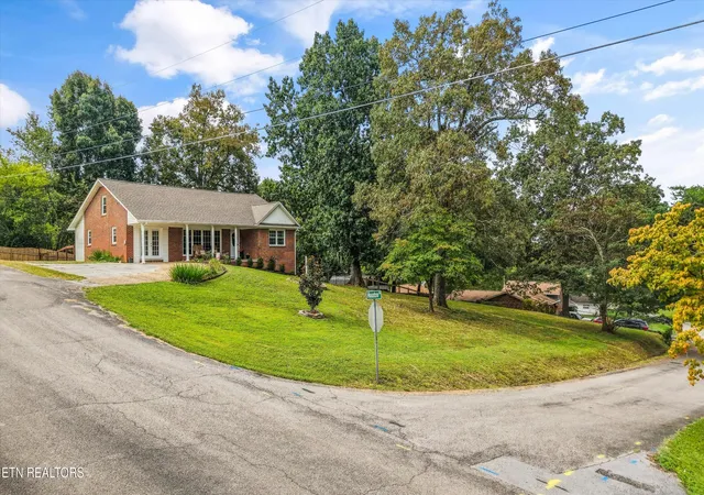 Photo 3 of Single family home for sale at 204 Doyle St, Lenoir City, TN 37771 | MLS# 1356746 | Listing updated on 2026-09-25