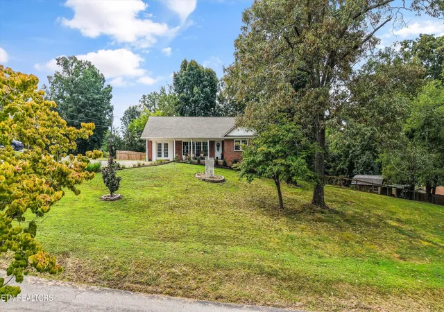Photo 4 of Single family home for sale at 204 Doyle St, Lenoir City, TN 37771 | MLS# 1356746 | Listing updated on 2026-09-25
