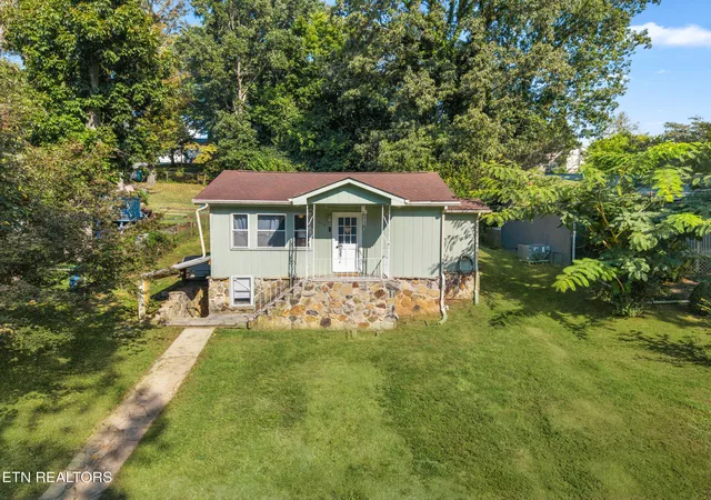 Single family home for sale at 613 W 4th Avenue, Lenoir City, TN 37771 | MLS# 1356526
