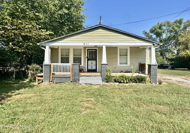 Photo 2 of Multi family home for sale at 611 Glenoaks Dr, Knoxville, TN 37912 | MLS# 1356489 | Listing updated on 2026-09-23