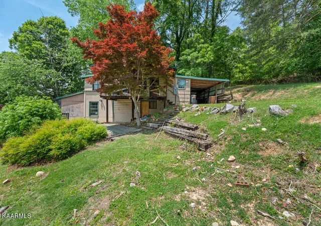 Photo 2 of Single family home for sale at 2005 Sunbird Ln, Dandridge, TN 37725 | MLS# 1356519 | Listing updated on 2026-09-23