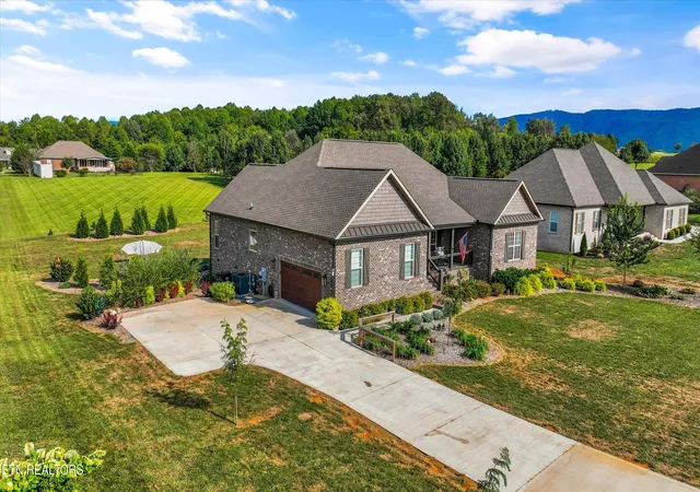 Photo 1 of Single family home for sale at 613 Majestic Mtns Blvd, Walland, TN 37886 | MLS# 1356611 | Listing updated on 2026-10-08