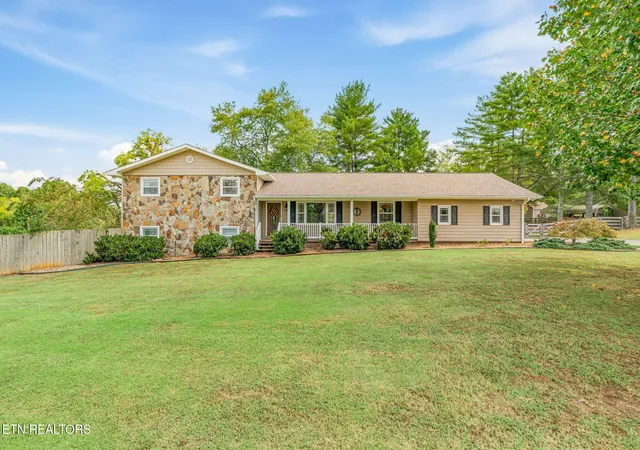 Photo 2 of Sale Pending at 224 Springvale Ln, Rockford, TN 37853 | MLS# 1356774 | Listing updated on 2026-09-29