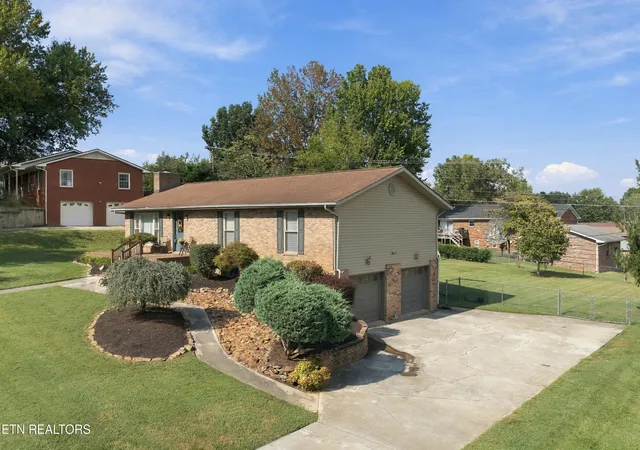 Photo 2 of Single family home for sale at 7800 Berkshire Blvd, Powell, TN 37849 | MLS# 1356590 | Listing updated on 2026-10-05