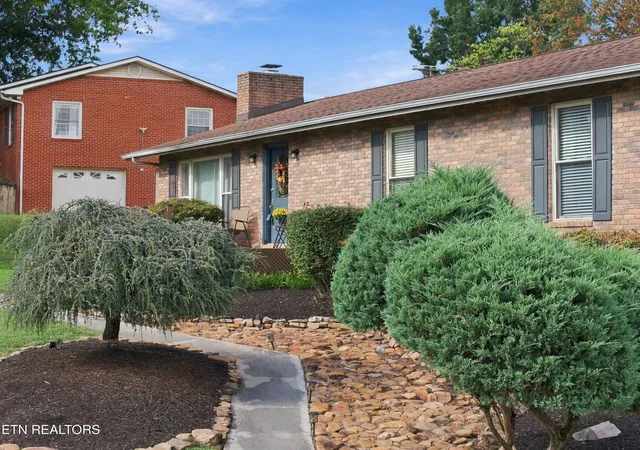 Photo 3 of Single family home for sale at 7800 Berkshire Blvd, Powell, TN 37849 | MLS# 1356590 | Listing updated on 2026-10-05