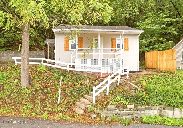 Photo 1 of Single family home for sale at 517 Cherry St, La Follette, TN 37766 | MLS# 1356569 | Listing updated on 2026-09-25