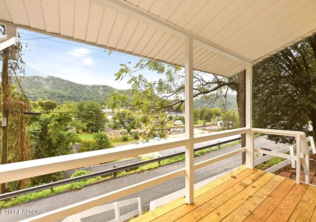 Photo 3 of Single family home for sale at 517 Cherry St, La Follette, TN 37766 | MLS# 1356569 | Listing updated on 2026-09-25