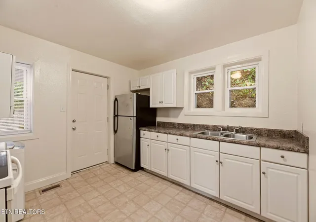 Photo 3 of Single family home for sale at 517 Cherry St, La Follette, TN 37766 | MLS# 1356569 | Listing updated on 2026-09-25