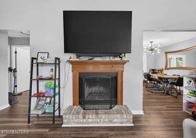 Photo 2 of Single family home for sale at 1413 Overton Ln, Knoxville, TN 37923 | MLS# 1356754 | Listing updated on 2026-10-25