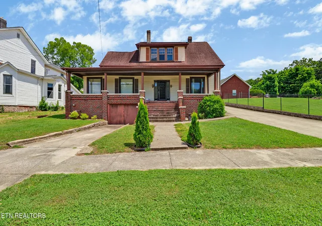 Single family home for sale at 108 N Kingston Ave, Rockwood, TN 37854 | MLS# 1356542