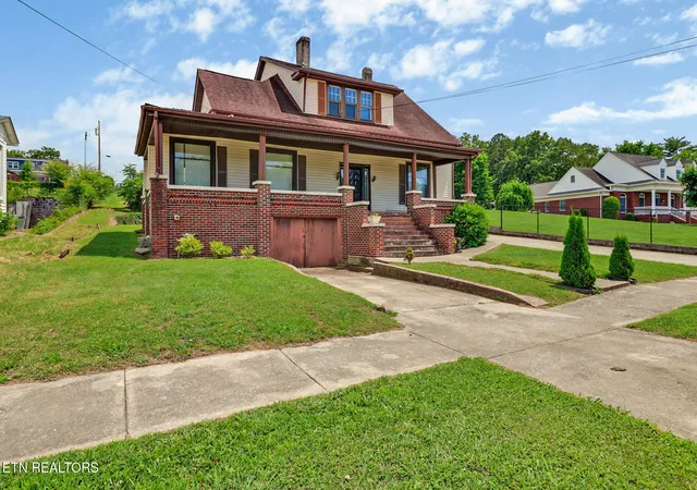 Photo 2 of Single family home for sale at 108 N Kingston Ave, Rockwood, TN 37854 | MLS# 1356542 | Listing updated on 2026-09-23