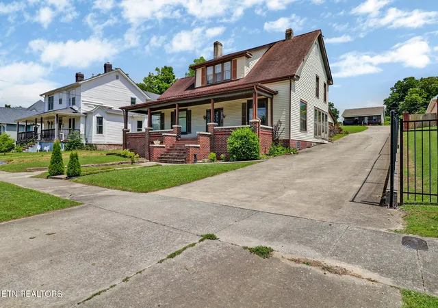 Photo 3 of Single family home for sale at 108 N Kingston Ave, Rockwood, TN 37854 | MLS# 1356542 | Listing updated on 2026-09-23
