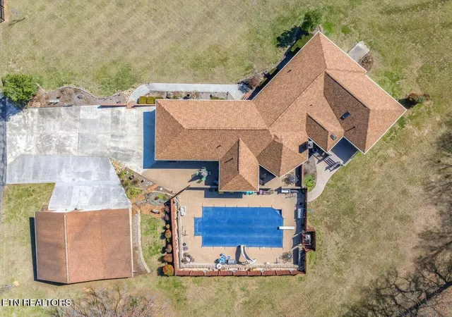 Photo 1 of Sale Pending at 417 Raccoon Valley Rd, Powell, TN 37849 | MLS# 1356550 | Listing updated on 2026-10-06