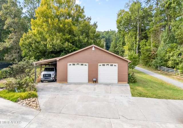 Photo 3 of Sale Pending at 417 Raccoon Valley Rd, Powell, TN 37849 | MLS# 1356550 | Listing updated on 2026-10-06
