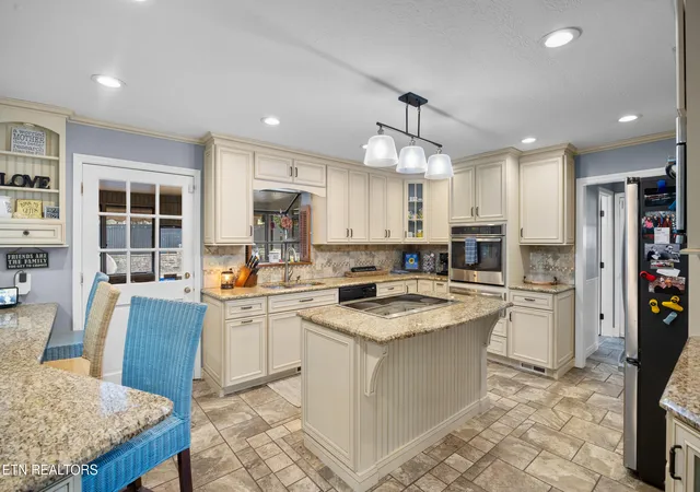 Photo 3 of Sale Pending at 417 Raccoon Valley Rd, Powell, TN 37849 | MLS# 1356550 | Listing updated on 2026-10-06