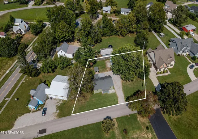 Photo 2 of Single family home for sale at 206 Elm St, Cookeville, TN 38506 | MLS# 1356541 | Listing updated on 2026-09-23