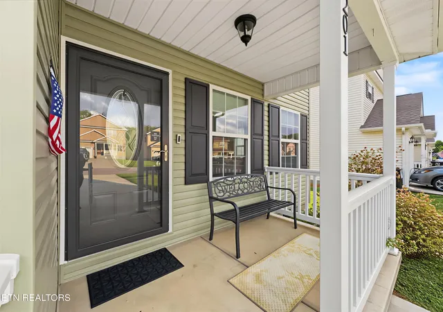 Photo 2 of Single family home for sale at 201 Heritage Xing Dr, Maryville, TN 37804 | MLS# 1356609 | Listing updated on 2026-10-09