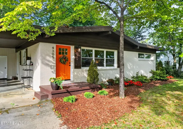 Photo 3 of Sale Pending at 4305 Thornwood Dr, Knoxville, TN 37921 | MLS# 1356726 | Listing updated on 2026-10-09