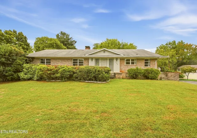 Photo 2 of Sale Pending at 709 Chateaugay Rd, Knoxville, TN 37923 | MLS# 1356838 | Listing updated on 2026-10-02