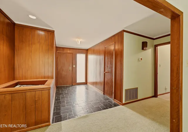 Photo 3 of Sale Pending at 709 Chateaugay Rd, Knoxville, TN 37923 | MLS# 1356838 | Listing updated on 2026-10-02