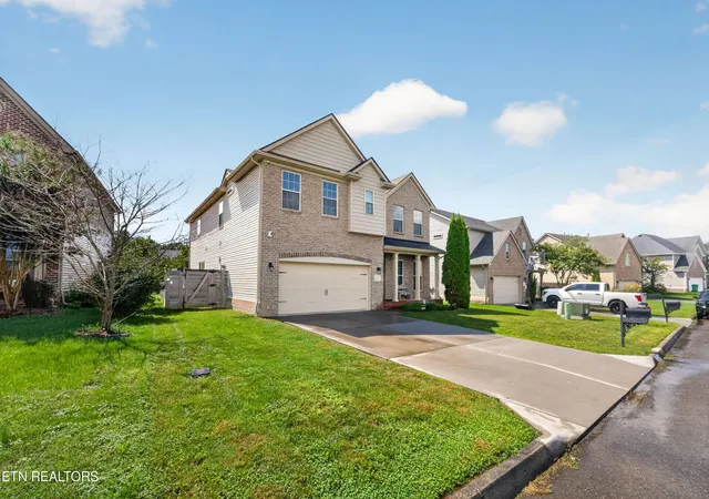 Photo 3 of Single family home for sale at 1747 Glen Shady Blvd, Knoxville, TN 37922 | MLS# 1356571 | Listing updated on 2026-10-08