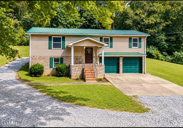 Photo 3 of Single family home for sale at 106 Patrick Hl, Oliver Springs, TN 37840 | MLS# 1356623 | Listing updated on 2026-09-24