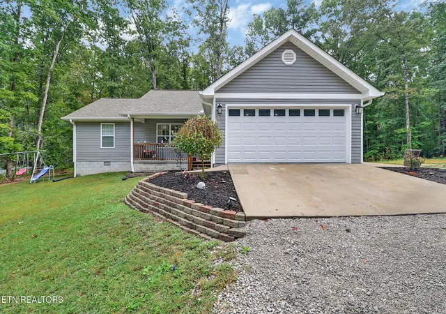 Photo 1 of Single family home for sale at 2071 Allardt Tinch Rd, Jamestown, TN 38556 | MLS# 1356593 | Listing updated on 2026-10-01
