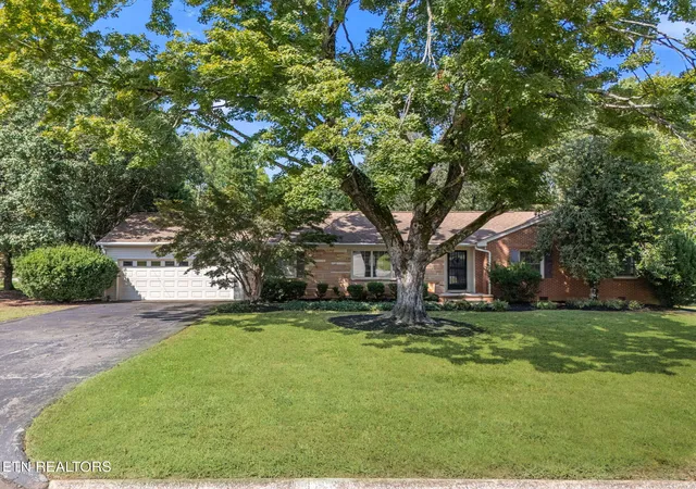Photo 1 of Single family home for sale at 8121 Bennington Dr, Knoxville, TN 37909 | MLS# 1356651 | Listing updated on 2026-09-24