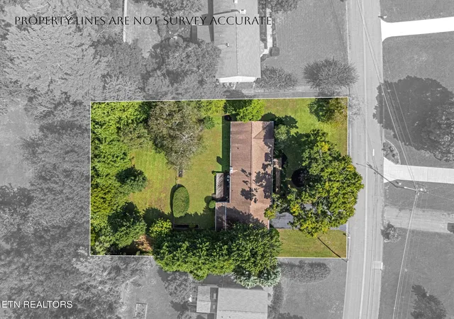 Photo 3 of Single family home for sale at 8121 Bennington Dr, Knoxville, TN 37909 | MLS# 1356651 | Listing updated on 2026-09-24