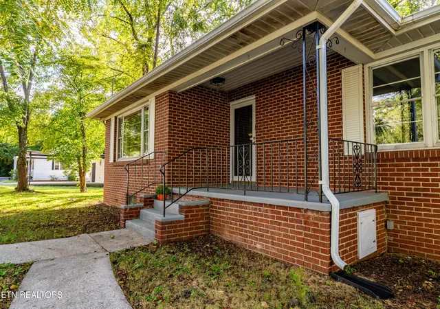 Photo 2 of Single family home for sale at 2507 Old Knoxville Pike, Maryville, TN 37804 | MLS# 1356823 | Listing updated on 2026-09-25