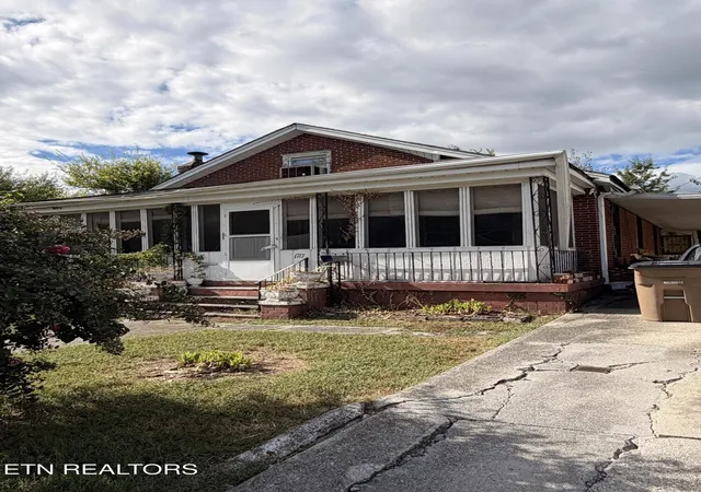 Photo 2 of Single family home for sale at 1717 Henrietta Ave, Knoxville, TN 37915 | MLS# 1356712 | Listing updated on 2026-09-25