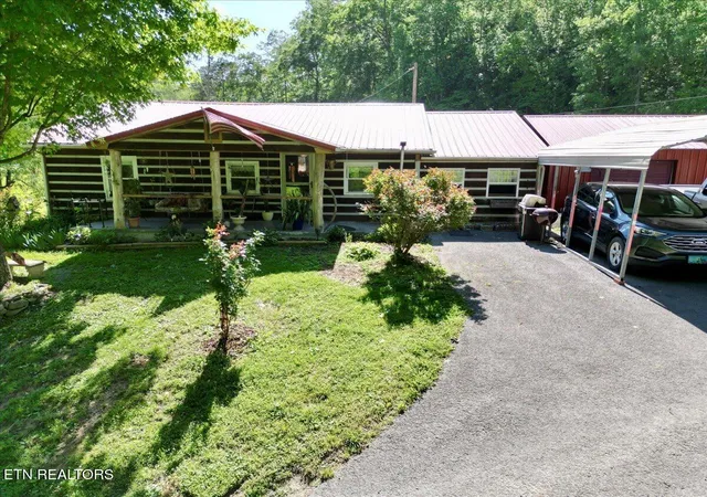 Single family home for sale at 180 Stevenson Branch Rd, Middlesboro, KY 40965 | MLS# 1356645