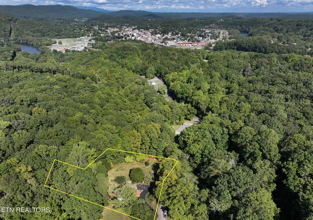Photo 1 of Single family home for sale at 117 Mcnew Dr, Harriman, TN 37748 | MLS# 1356646 | Listing updated on 2026-09-24