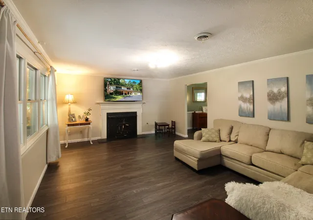 Photo 3 of Single family home for sale at 117 Mcnew Dr, Harriman, TN 37748 | MLS# 1356646 | Listing updated on 2026-09-24